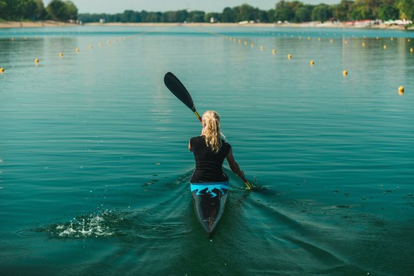 Quels sont les meilleurs itinéraires pour une excursion en kayak autour des îles Lofoten en Norvège?